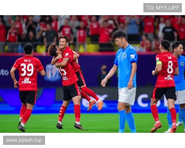 韦世豪闪耀送传射杨明洋罗慕洛齐进球成都蓉城半场三球领先梅州客家